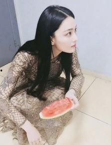 网红吃瓜换衣服图片高清 第3张 网红吃瓜换衣服图片高清 第3张